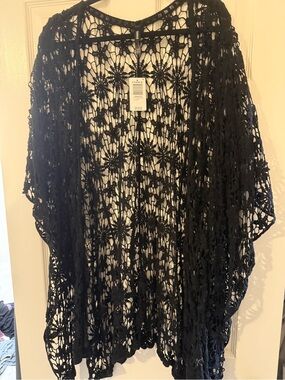 Torrid crochet floral ruana one size